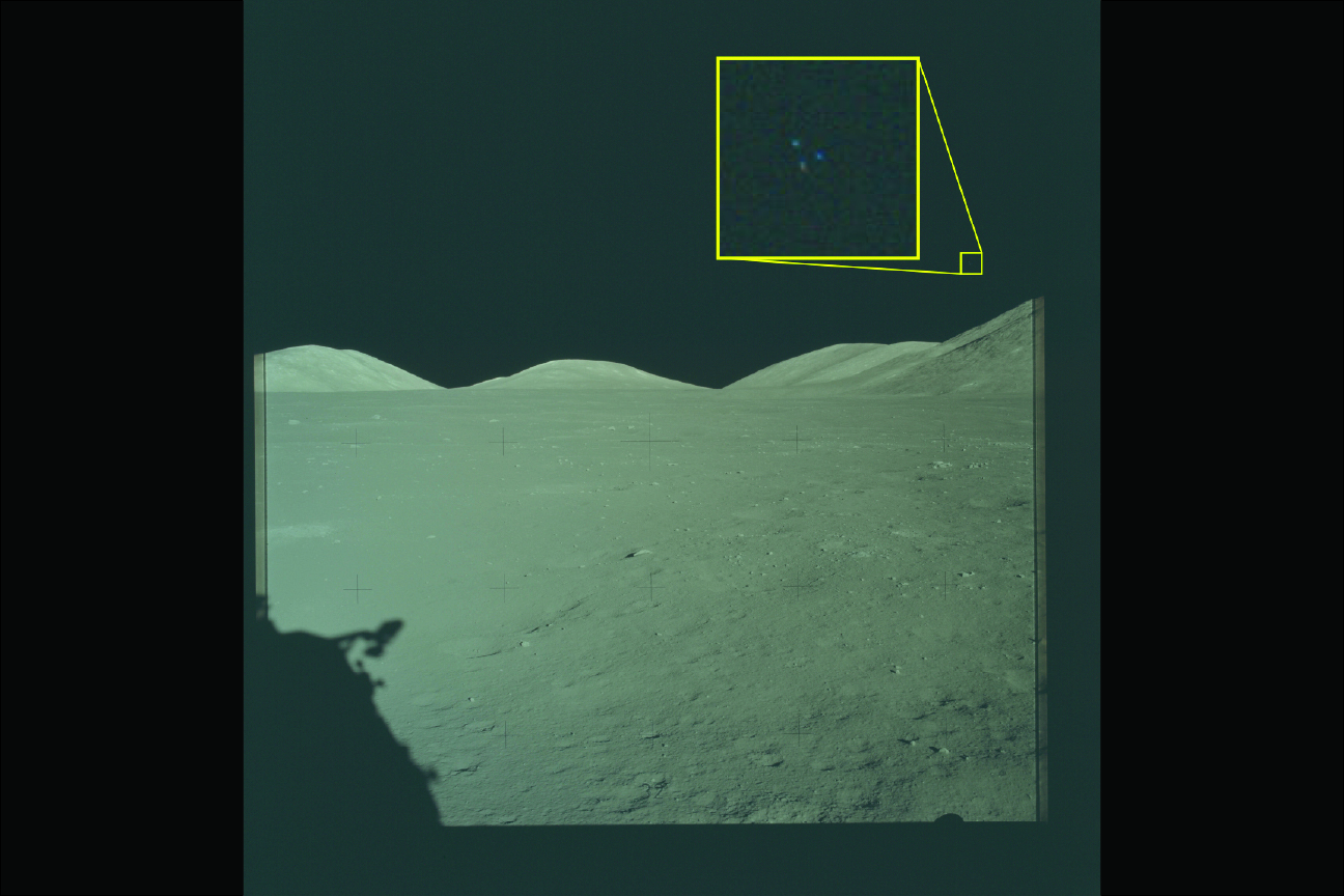 Apollo 17 — 달 하늘 삼각 편대 사진 — PURSUE 공식 사진